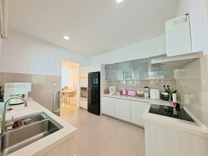 Kondominium untuk Dijual di Surian Residences - KH LEE - PropertyGuru.com.my