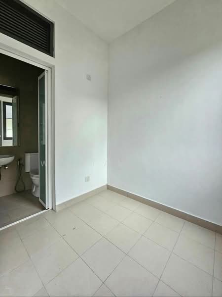 Semi-Detached House for Sale in Taman Molek (Johor Bahru) - William Tay - Bathroom - PropertyGuru.com.my