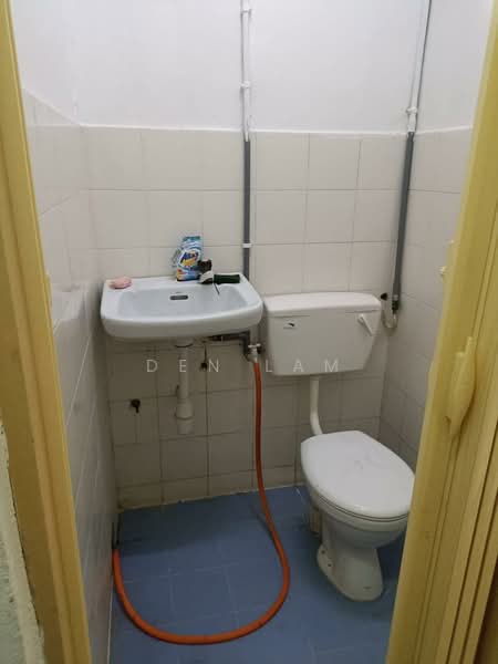 Rumah Flat untuk Disewa di Taman Bukit Segar - Den Lam - Bathroom - PropertyGuru.com.my