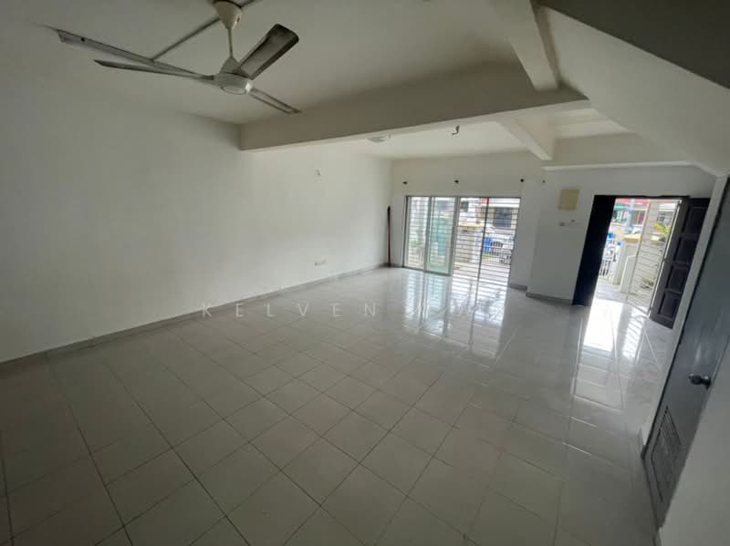 Rumah Teres untuk Disewa di Aman Putri (Sungai Buloh) - Kelven Tan - Living Room - PropertyGuru.com.my