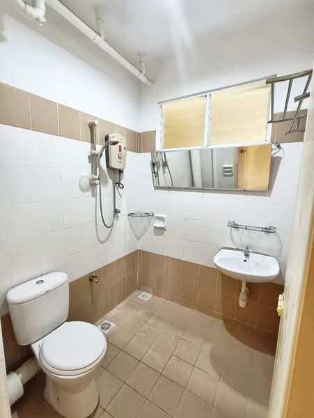 Kondominium untuk Dijual di D'Piazza - Cris Ng - Bathroom - PropertyGuru.com.my
