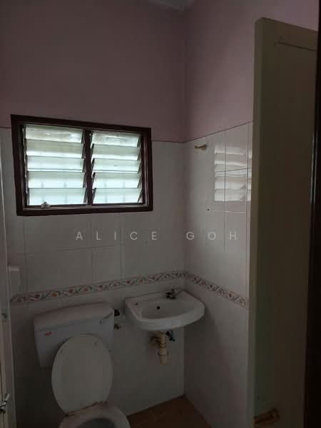 2-storey Terraced House for Sale in Taman Putra Prima (Puchong) - Alice Goh - Bathroom - PropertyGuru.com.my