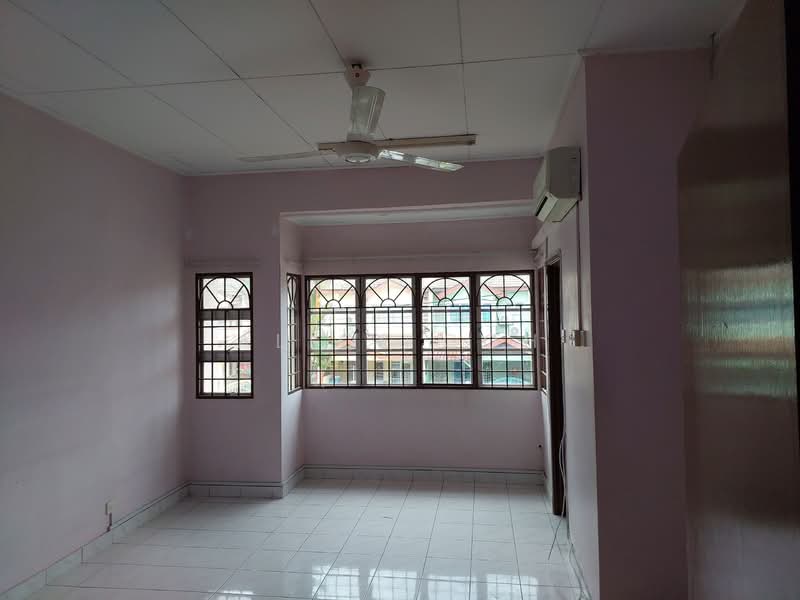 2-storey Terraced House for Sale in Taman Putra Prima (Puchong) - Alice Goh - Living Room - PropertyGuru.com.my