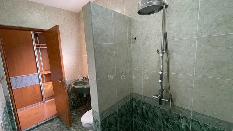 Rumah Berkembar untuk Dijual di Seri Aman Heights (Sungai Buloh) - FC Wong - Bathroom - PropertyGuru.com.my