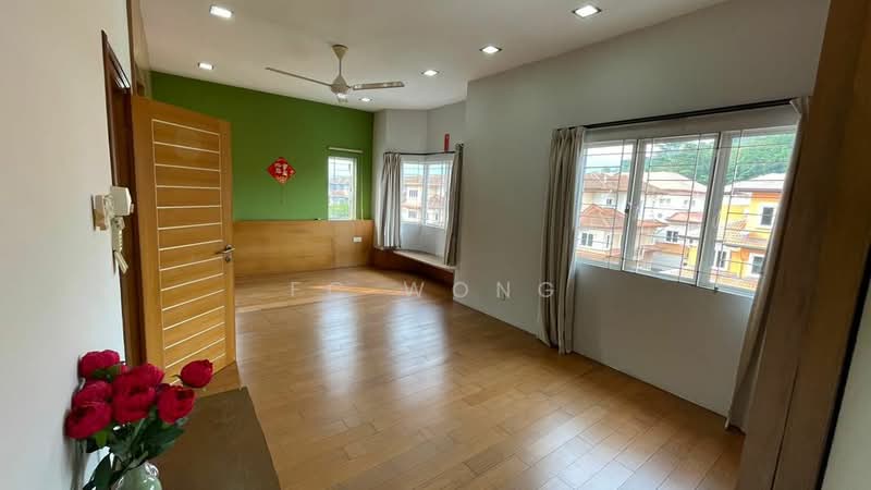 Rumah Berkembar untuk Dijual di Seri Aman Heights (Sungai Buloh) - FC Wong - Living Room - PropertyGuru.com.my