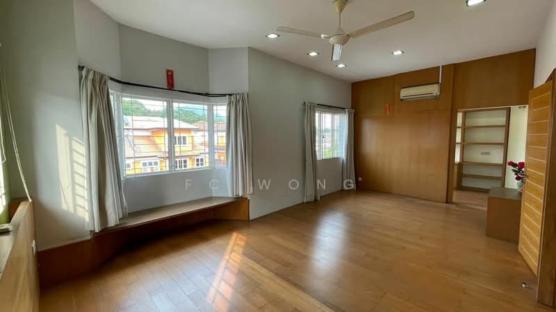 Rumah Berkembar untuk Dijual di Seri Aman Heights (Sungai Buloh) - FC Wong - Living Room - PropertyGuru.com.my