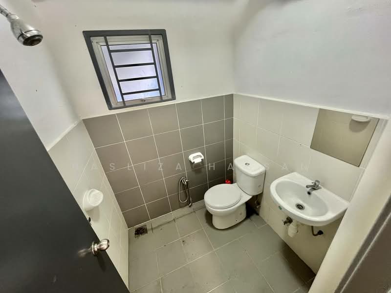 Apartment for Sale at Residensi Laguna Biru 2 - Hasliza Hassan - Bathroom - PropertyGuru.com.my