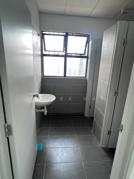 Terrace Factory for Rent in Taman Legenda Putra (Kulai) - Sandra Gan - Bathroom - PropertyGuru.com.my
