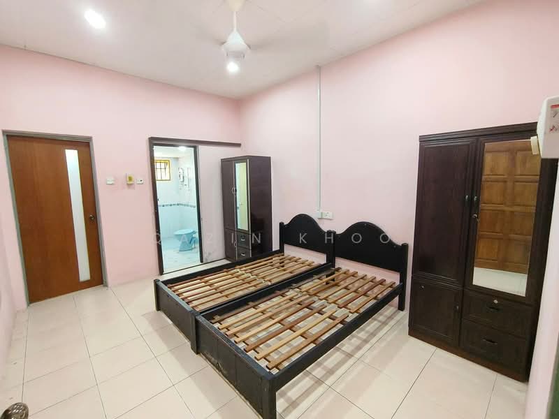 1-storey Terraced House for Rent in Taman Canning (Ipoh) - Qazin Khoo - Bedroom - PropertyGuru.com.my