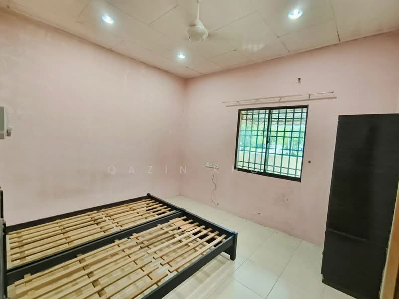 1-storey Terraced House for Rent in Taman Canning (Ipoh) - Qazin Khoo - Bedroom - PropertyGuru.com.my