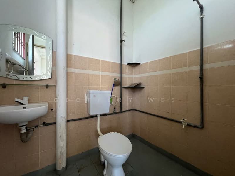 Rumah Teres 2 Tingkat untuk Disewa di Taman Merdeka (Batu Berendam) - Geoffery Wee - Bathroom - PropertyGuru.com.my