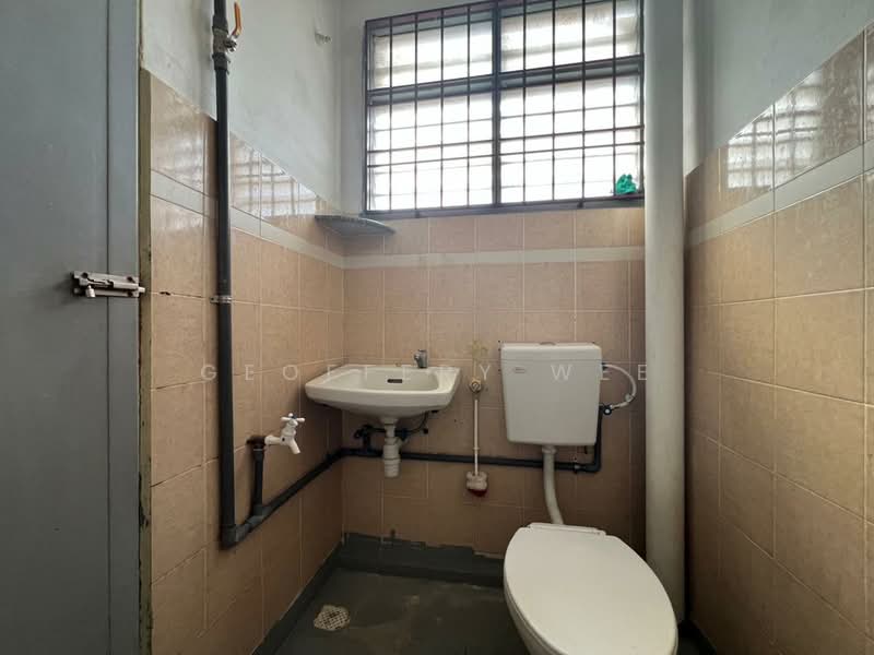 Rumah Teres 2 Tingkat untuk Disewa di Taman Merdeka (Batu Berendam) - Geoffery Wee - Bathroom - PropertyGuru.com.my