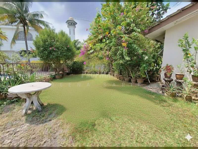 2-storey Terraced House for Sale in Shah Alam (Selangor) - Reena Sarif - Garden - PropertyGuru.com.my