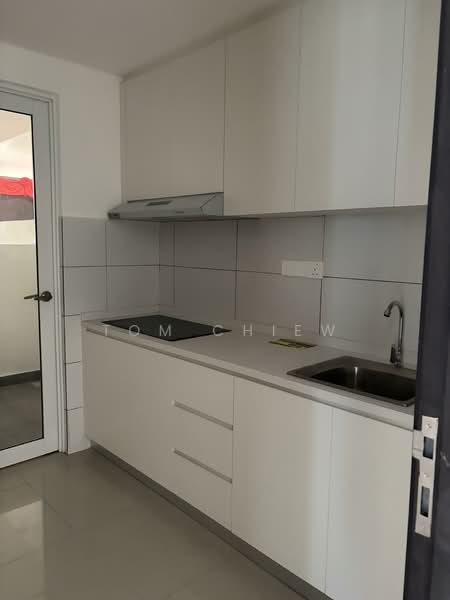 Service Residence for Sale at Vista Tiara (MBW Bay) - Tom Chiew - Kitchen - PropertyGuru.com.my