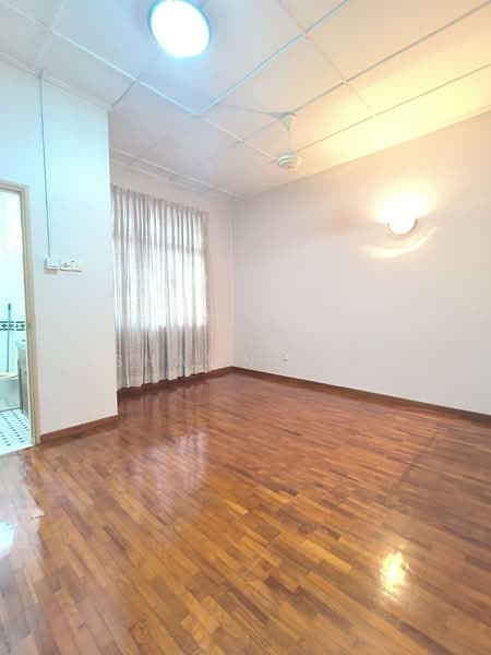 2-storey Terraced House for Sale in Taman Molek (Johor Bahru) - Shawn Lim - PropertyGuru.com.my
