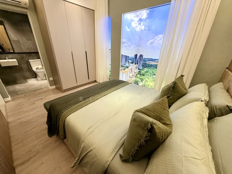 Servis Apartment untuk Dijual di The Queenwoodz @ Bukit Jalil - Ric Foo - Bedroom with Skyline View - PropertyGuru.com.my