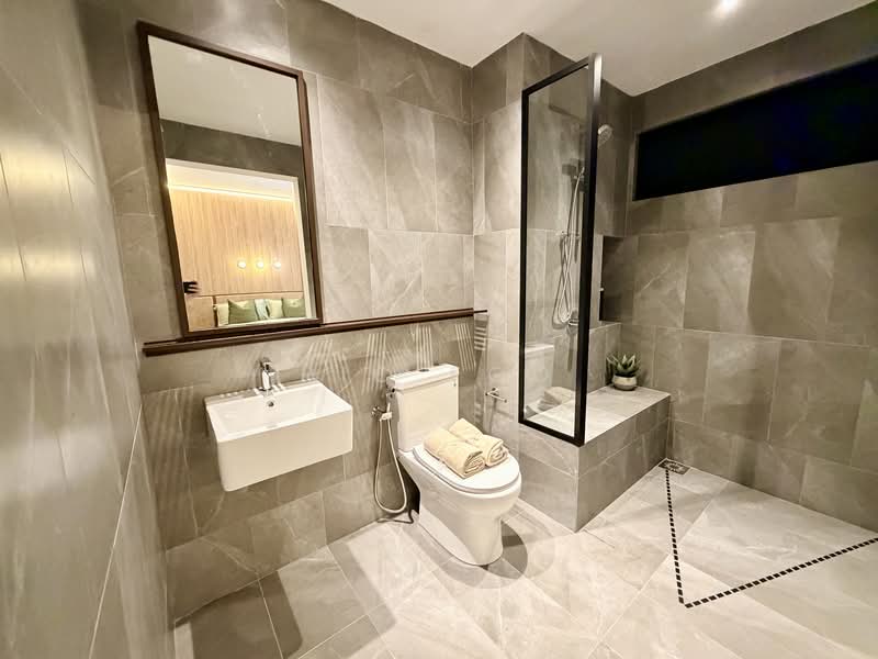 Servis Apartment untuk Dijual di The Queenwoodz @ Bukit Jalil - Ric Foo - Clean & Elegant Bathroom Design - PropertyGuru.com.my