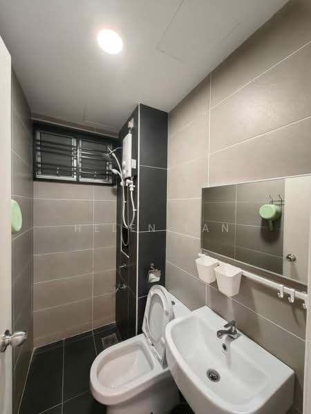 Servis Apartment untuk Dijual di D'Putra Suites - Helen Tan - Bathroom - PropertyGuru.com.my
