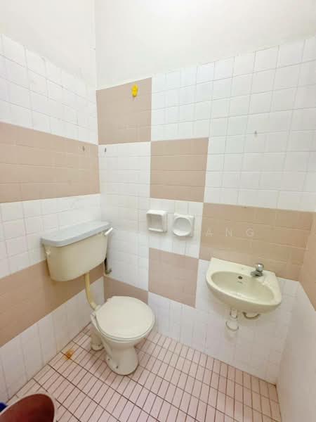 1-storey Terraced House for Sale in Taman Daya (Johor Bahru) - Chuan Liang - Bathroom - PropertyGuru.com.my