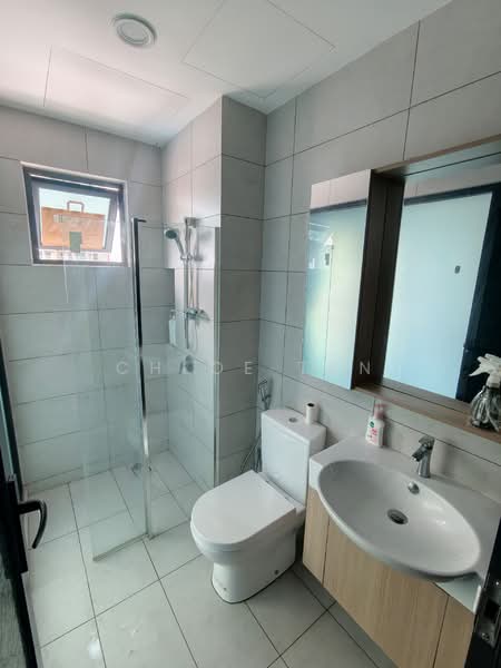 Servis Apartment untuk Disewa di Sinaran @ Utropolis - Chloe Tan - Bathroom - PropertyGuru.com.my