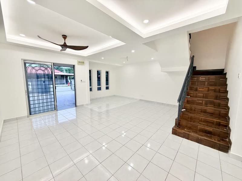 2-storey Terraced House for Sale in Beranang (Selangor) - Ashraf Azwan - Living Room - PropertyGuru.com.my
