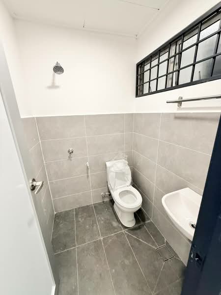 2-storey Terraced House for Sale in Beranang (Selangor) - Ashraf Azwan - Bathroom - PropertyGuru.com.my