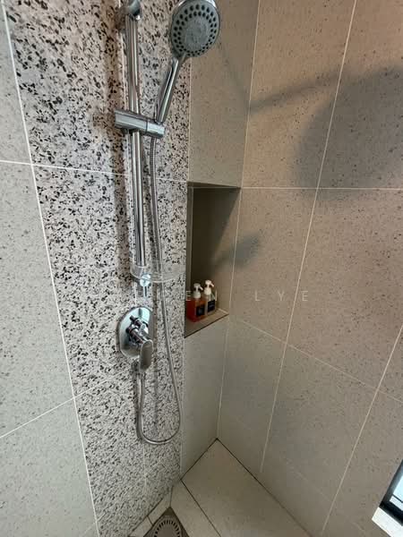 Kondominium untuk Dijual di 22 Macalisterz - Darren Lye - Bathroom - PropertyGuru.com.my
