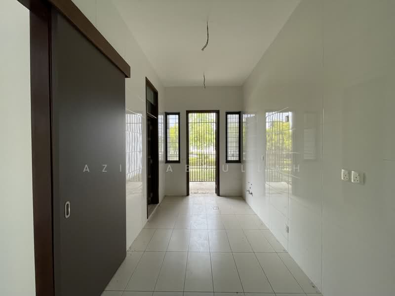 Semi-Detached House for Sale in Telok Panglima Garang (Selangor) - Aziz Abdullah - Kitchen  - PropertyGuru.com.my