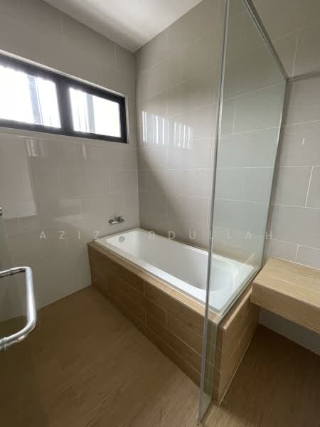 Semi-Detached House for Sale in Telok Panglima Garang (Selangor) - Aziz Abdullah - Bathroom - PropertyGuru.com.my