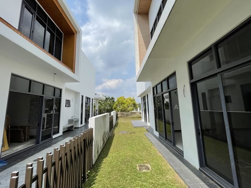 Semi-Detached House for Sale in Telok Panglima Garang (Selangor) - Aziz Abdullah - Exterior - PropertyGuru.com.my