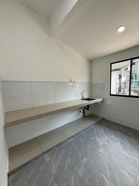 Rumah Teres 1 Tingkat untuk Dijual di Taman Molek (Johor Bahru) - Jennie Chew - Kitchen - PropertyGuru.com.my