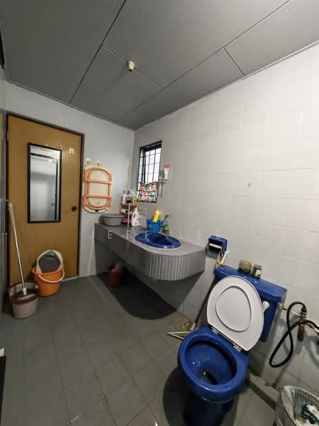 Rumah Teres 2 Tingkat untuk Dijual di Taman Century (Johor Bahru) - Jeff Lee - Bathroom - PropertyGuru.com.my