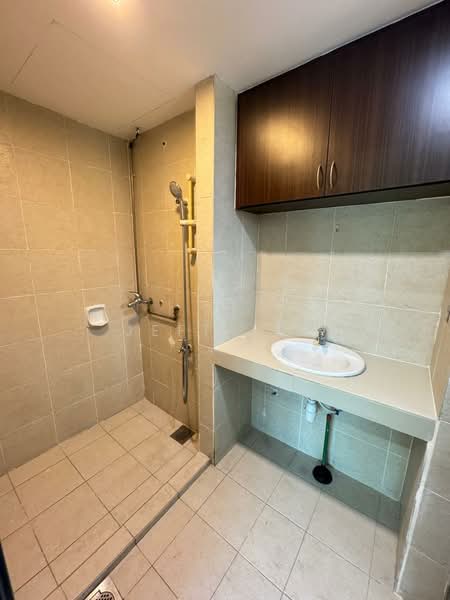 Apartment for Sale at Larkin Residence - Jeff Lee - Bathroom - PropertyGuru.com.my