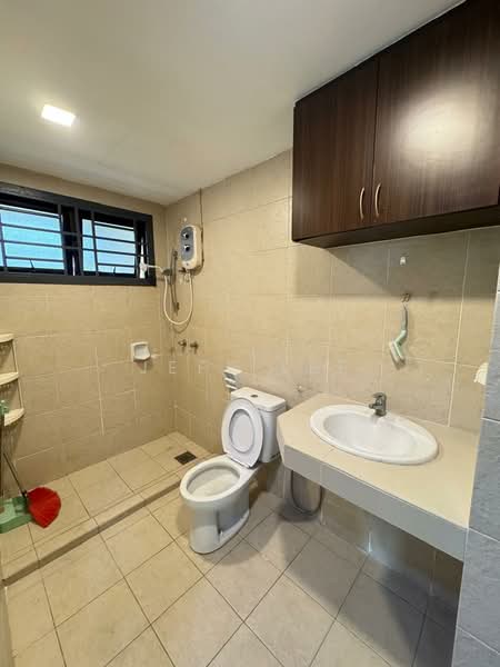 Apartment for Sale at Larkin Residence - Jeff Lee - Bathroom - PropertyGuru.com.my