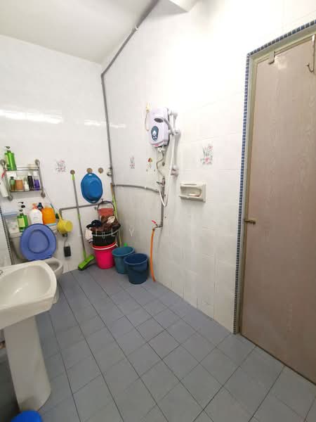 Rumah Teres 1 Tingkat untuk Dijual di Serdang Raya (Seri Kembangan) - Lily Siow - Bathroom - PropertyGuru.com.my