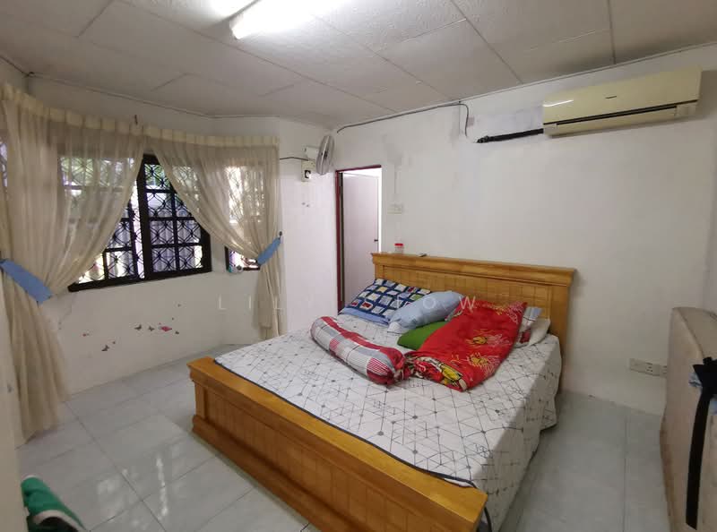 Rumah Teres 1 Tingkat untuk Dijual di Serdang Raya (Seri Kembangan) - Lily Siow - Bedroom - PropertyGuru.com.my