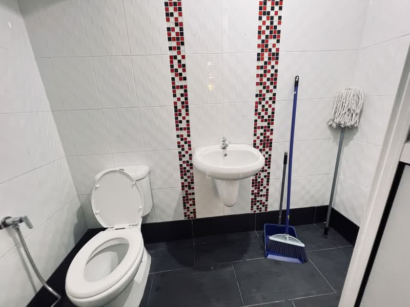 Pejabat untuk Disewa di Subang Jaya (Selangor) - Amelie Tan - Bathroom - PropertyGuru.com.my