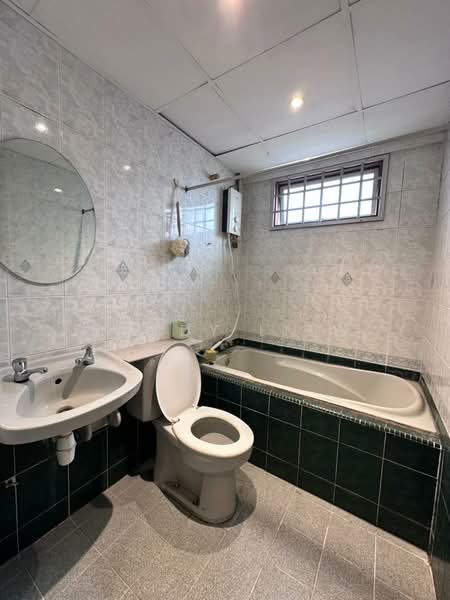 Pangsapuri untuk Disewa di Sri Intan 2 - Mandy Liew - Bathroom - PropertyGuru.com.my