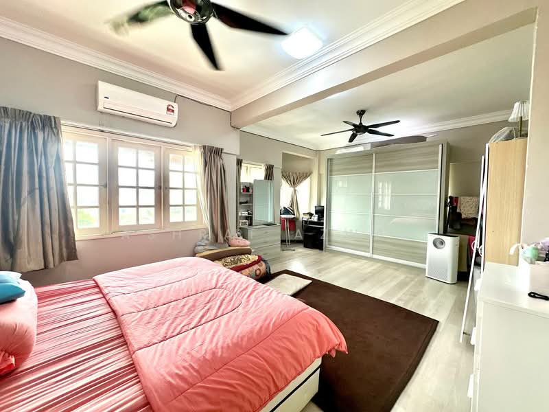 Condominium for Sale at Villaria - Ashraf Azwan - Bedroom - PropertyGuru.com.my