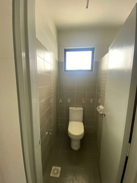 Shop / Office for Rent in Bandar Seri Coalfields (Ijok) - Oscar Lee - Bathroom - PropertyGuru.com.my