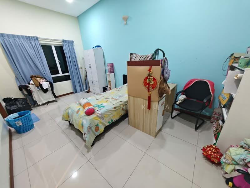 Semi-Detached House for Sale in Seri Kembangan (Selangor) - Aaron Kua - Bedroom - PropertyGuru.com.my