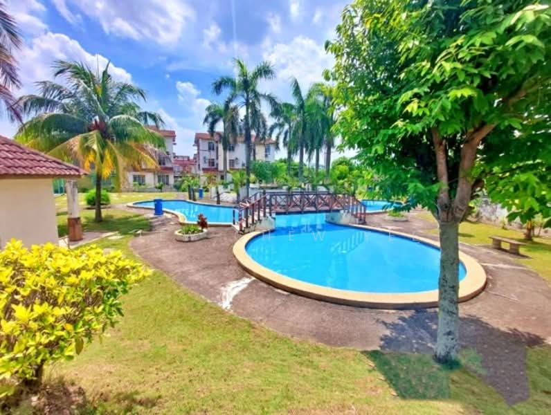 Rumah Berkembar untuk Dijual di Puchong (Selangor) - Liew Chew Yee - Pool - PropertyGuru.com.my