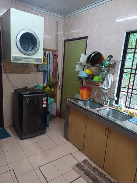 2-storey Terraced House for Sale in Taman Seputeh (Seputeh) - Yenn Chong - Kitchen - PropertyGuru.com.my