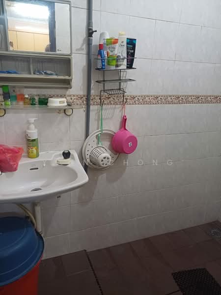 2-storey Terraced House for Sale in Taman Seputeh (Seputeh) - Yenn Chong - Bathroom - PropertyGuru.com.my