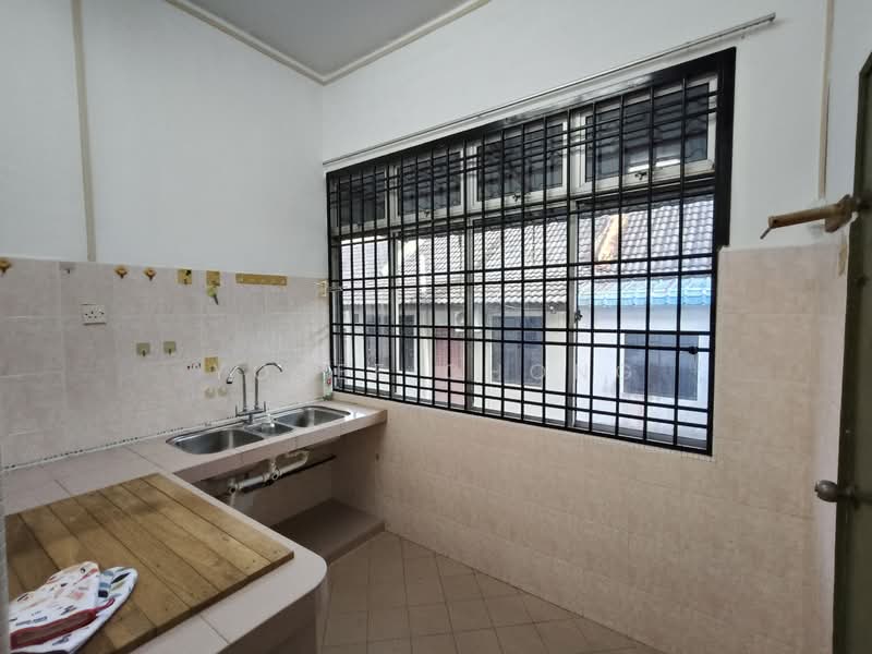 Rumah Teres 2.5 Tingkat untuk Dijual di Taman Pulai Utama (Skudai) - Yosef Chong - Kitchen - PropertyGuru.com.my