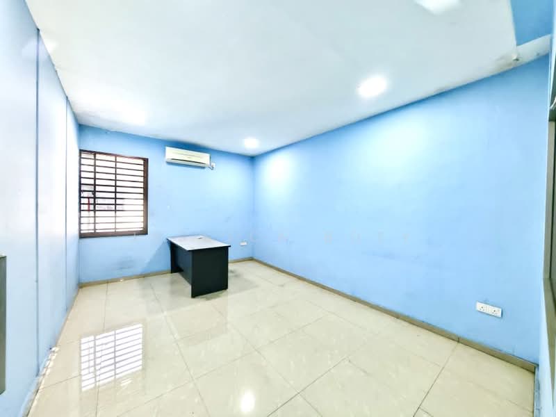Factory for Rent in Taman Desa Cemerlang (Ulu Tiram) - Jessica Boey - Interior - PropertyGuru.com.my
