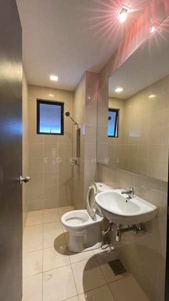 Rumah Teres 2 Tingkat untuk Disewa di Leisure Farm (Gelang Patah) - Kok Hui - Bathroom - PropertyGuru.com.my