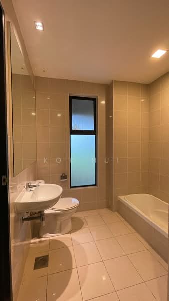 Rumah Teres 2 Tingkat untuk Disewa di Leisure Farm (Gelang Patah) - Kok Hui - Bathroom - PropertyGuru.com.my