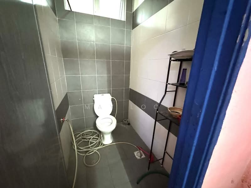 Shop for Rent in Fair Park (Ipoh) - May Loo - Bathroom - PropertyGuru.com.my