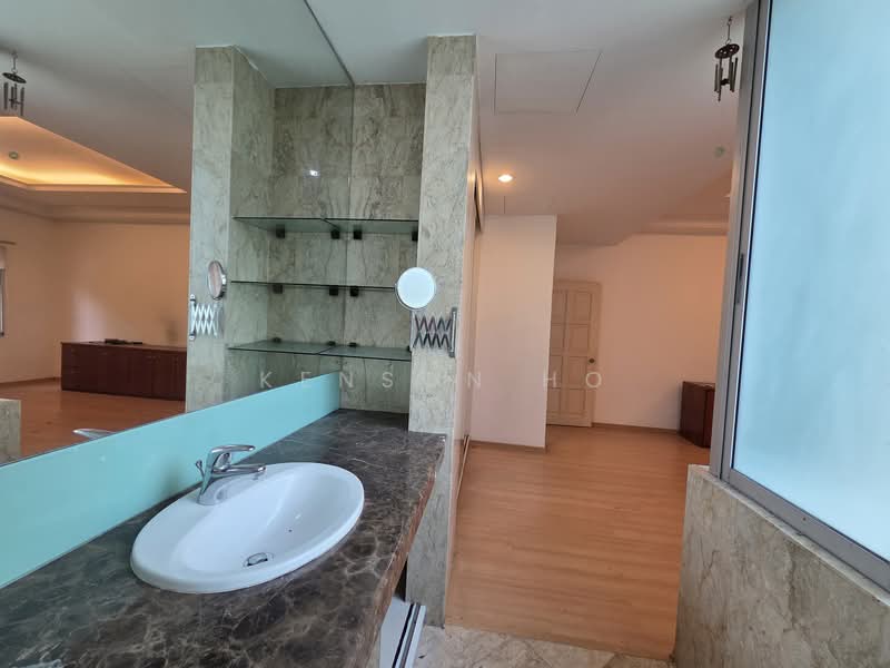 Kondominium untuk Dijual di Wickham Manor - Kenson Ho - Bathroom - PropertyGuru.com.my